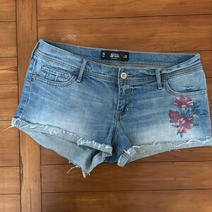 Hollister women’s Jean shorts, size 15/32
